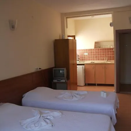 Tu\u011f 3* Kuşadası